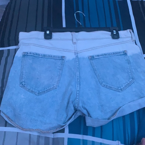 Old Navy Two Toned Denim Boyfriend Shorts - Picture 4 of 4